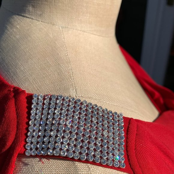 For Valentine's Day?    Red Body-Skimming Dress - Picture 11 of 13